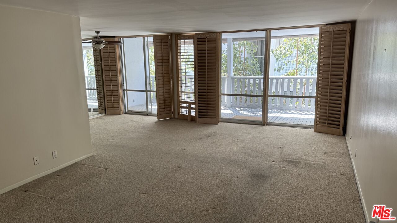 848 N Kings Rd Unit: 208