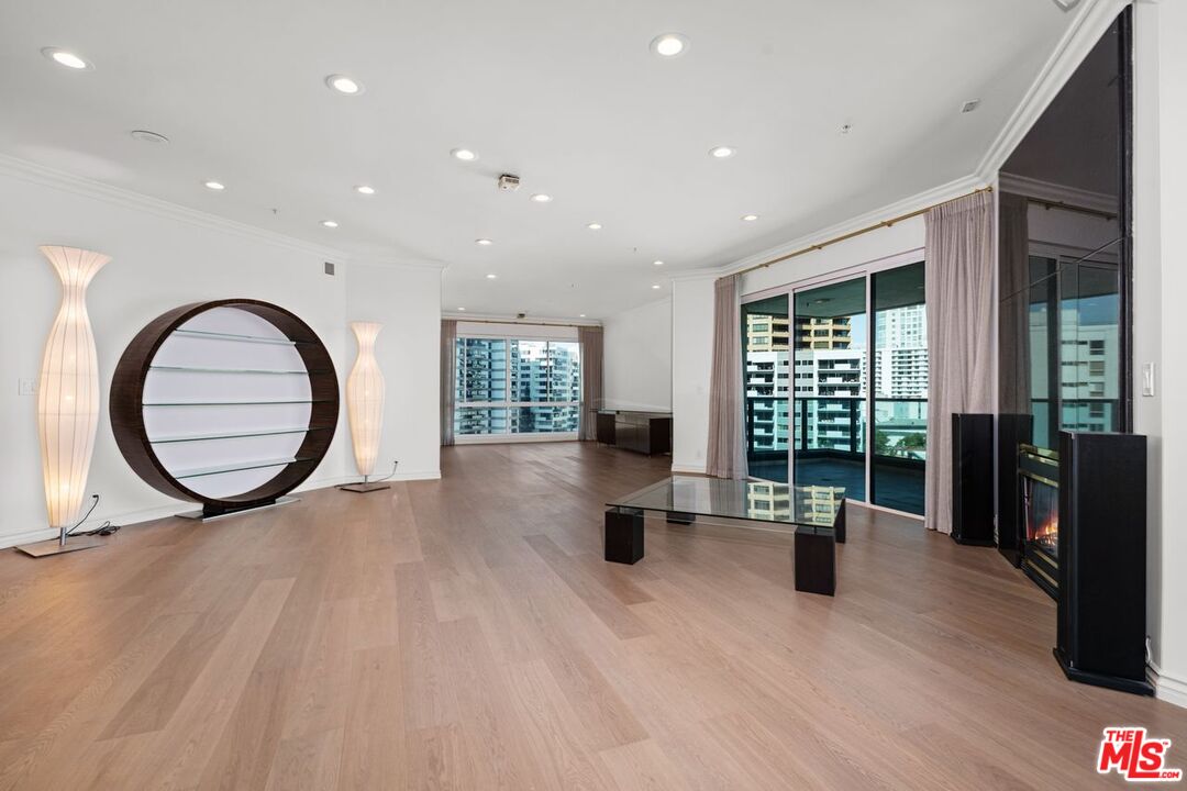 10490 Wilshire Blvd Unit: 1004