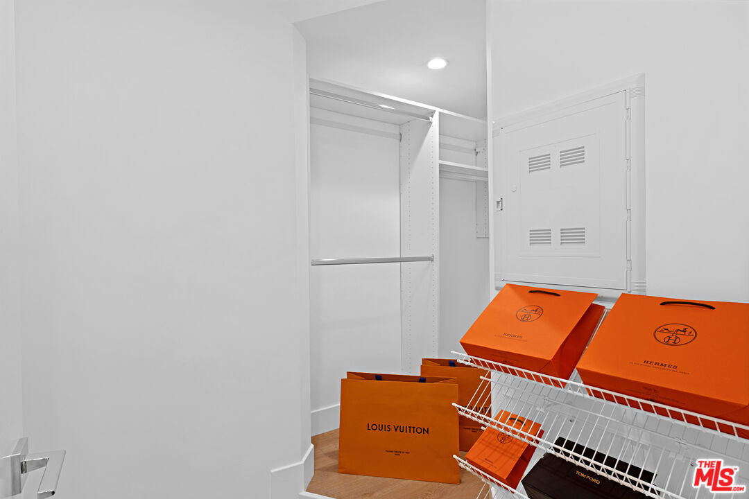 1010 N Kings Rd Unit: 218