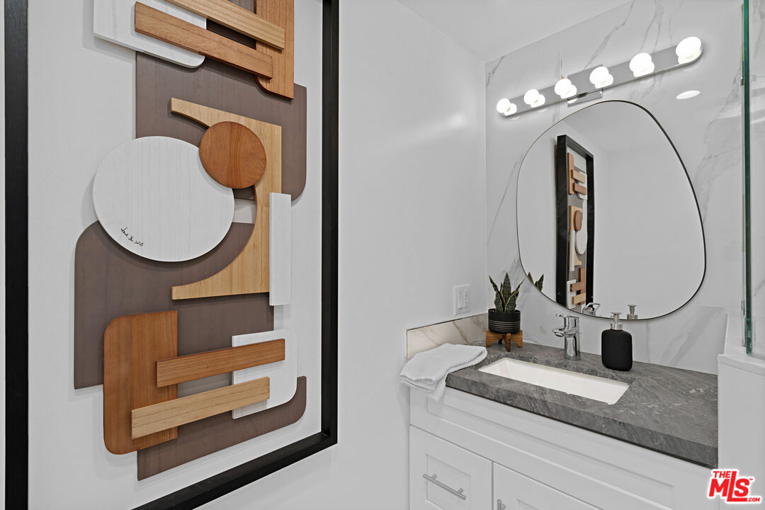 1010 N Kings Rd Unit: 218