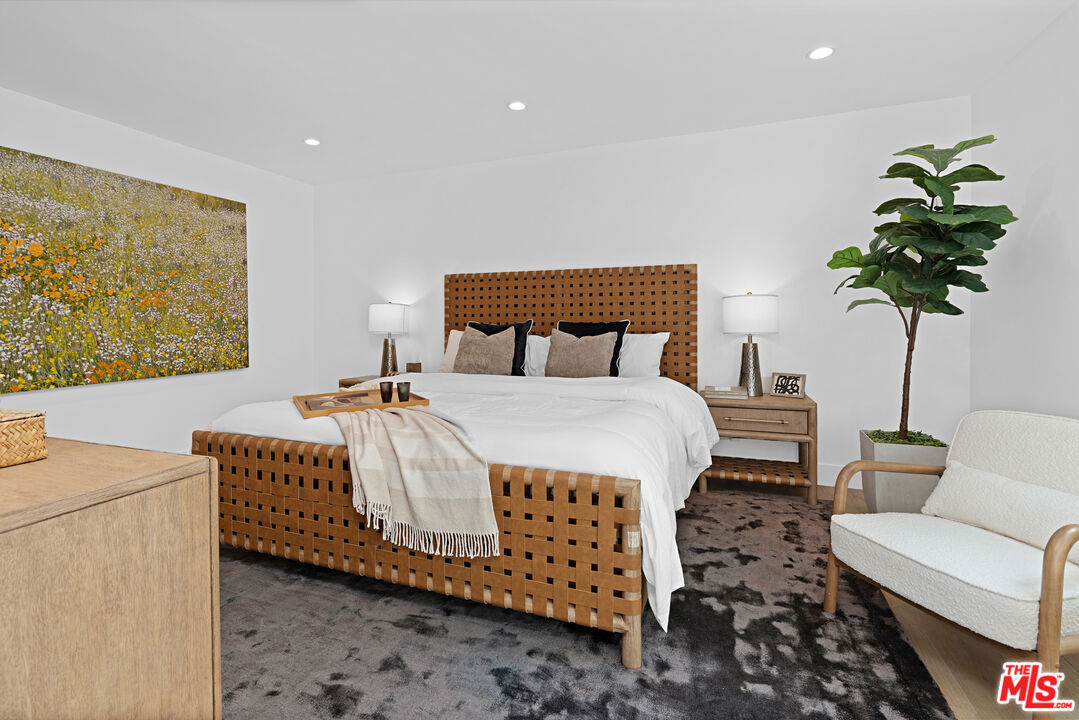 1010 N Kings Rd Unit: 218