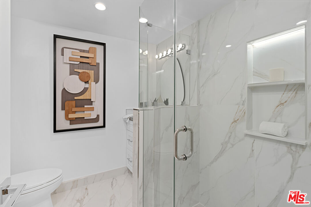 1010 N Kings Rd Unit: 218