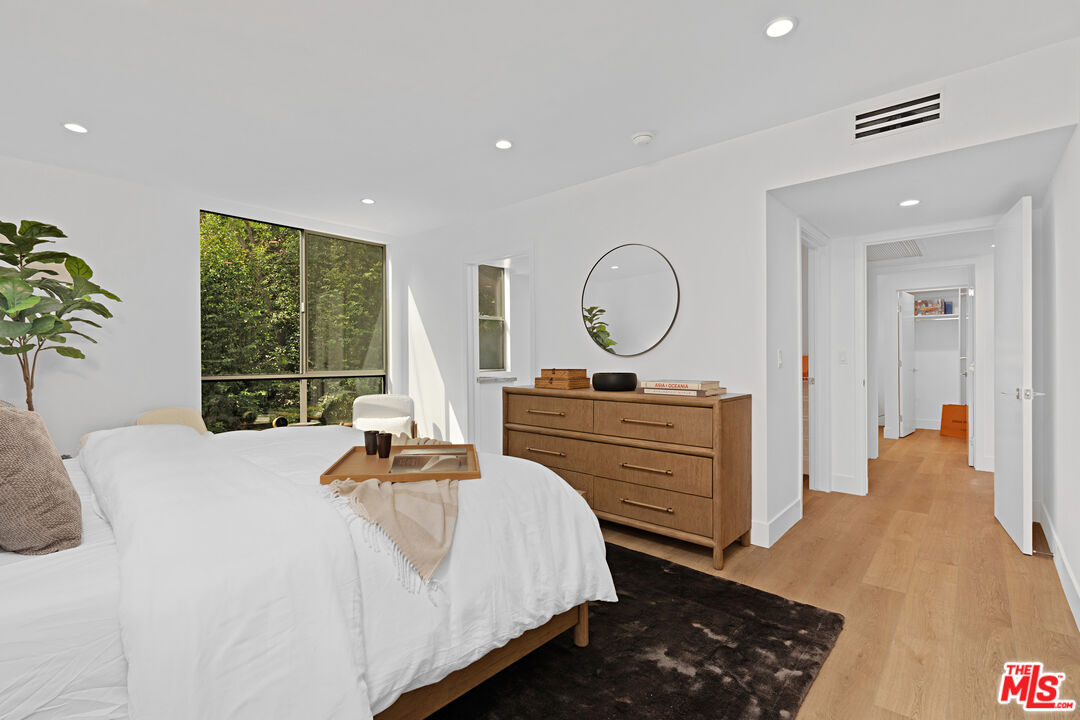 1010 N Kings Rd Unit: 218