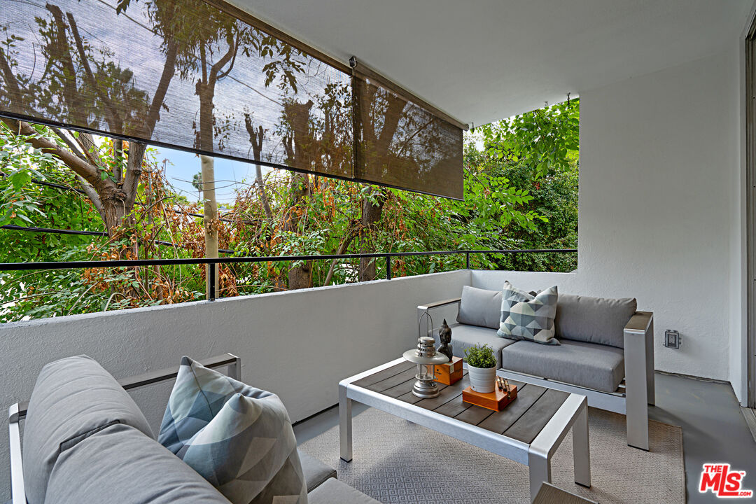 1010 N Kings Rd Unit: 218