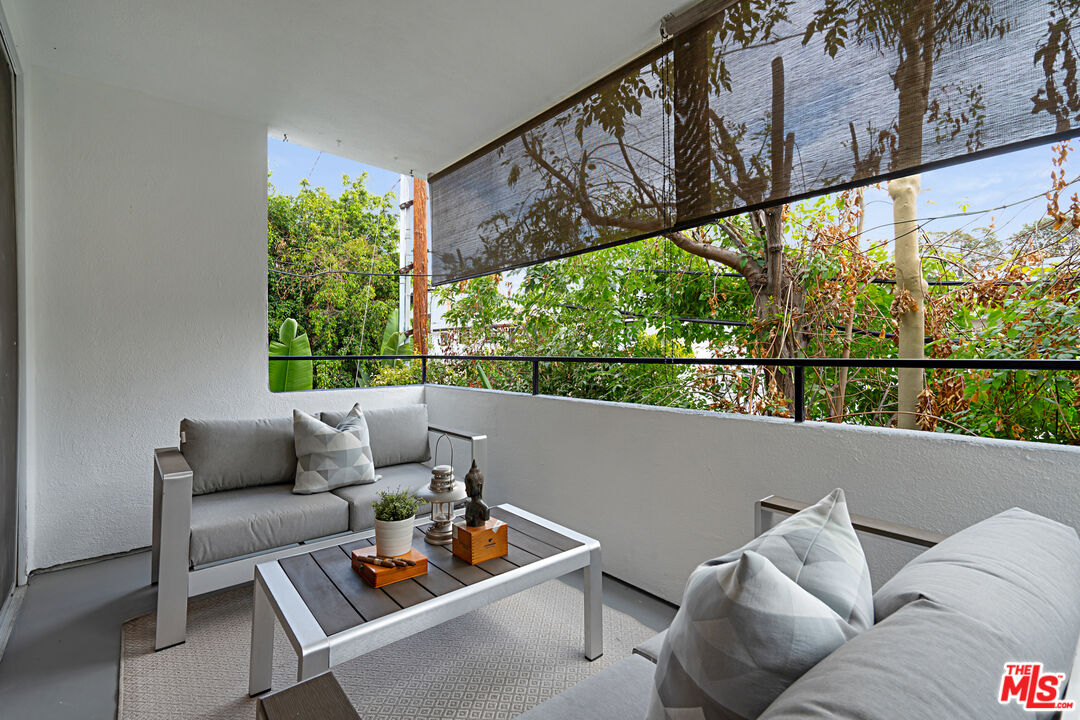 1010 N Kings Rd Unit: 218