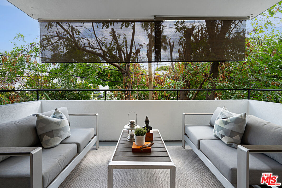 1010 N Kings Rd Unit: 218