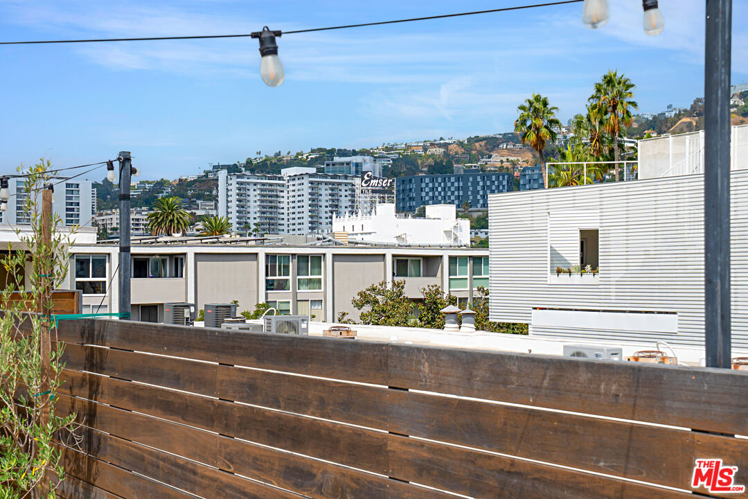 1010 N Kings Rd Unit: 218