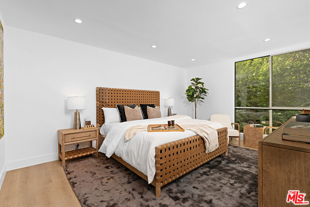 1010 N Kings Rd Unit: 218