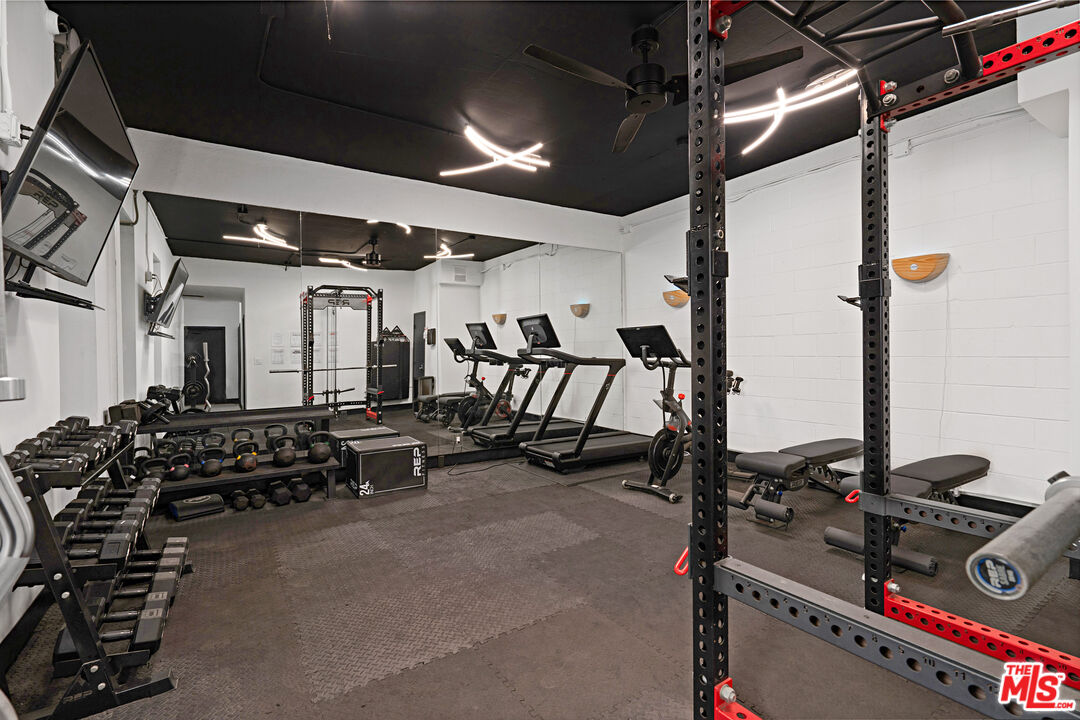 1010 N Kings Rd Unit: 218