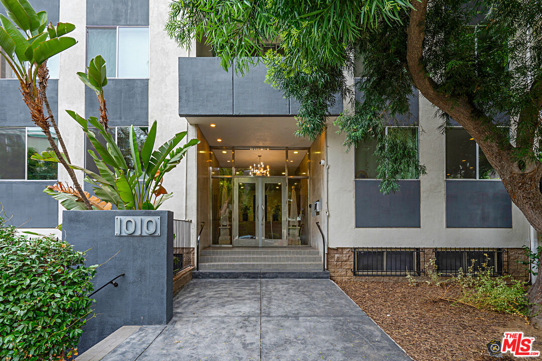 1010 N Kings Rd Unit: 218