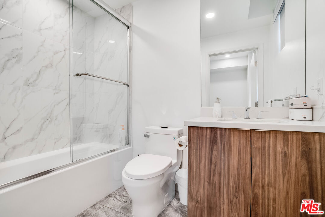 1021 S Shenandoah St Unit: 101