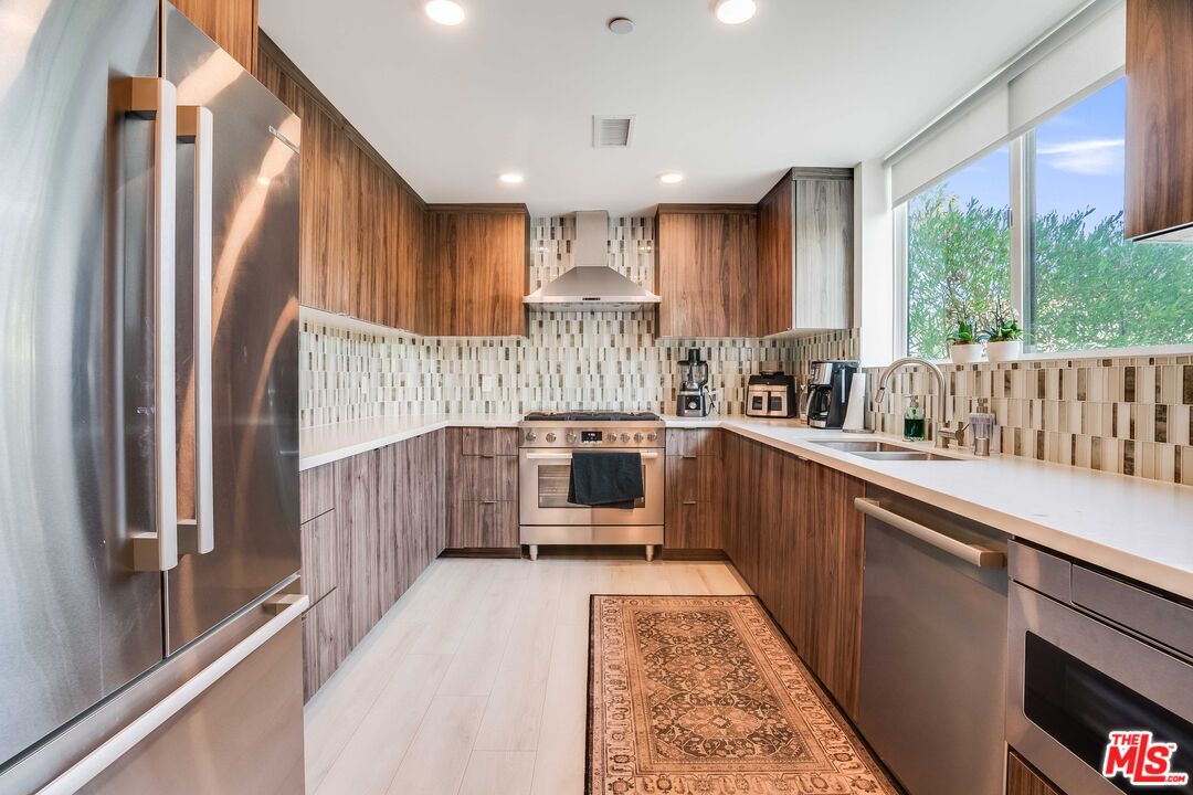 1021 S Shenandoah St Unit: 101