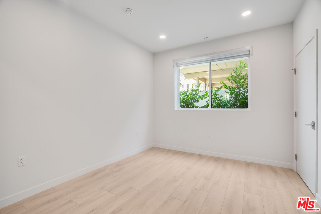 1021 S Shenandoah St Unit: 102