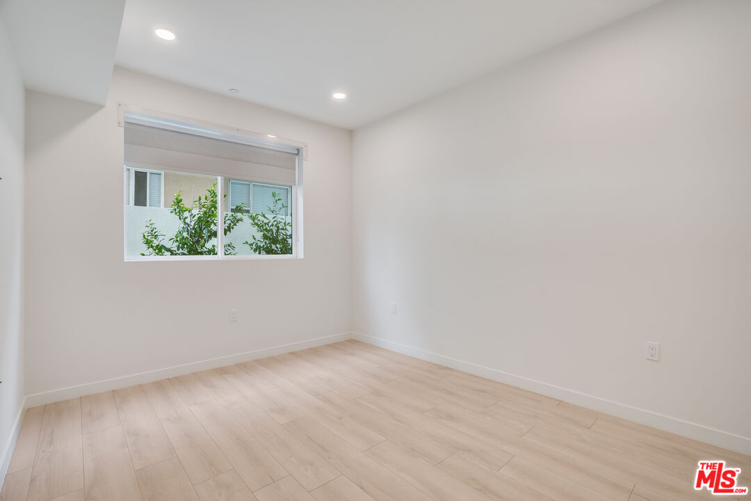 1021 S Shenandoah St Unit: 102