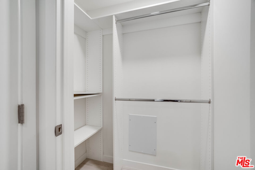 1021 S Shenandoah St Unit: 102