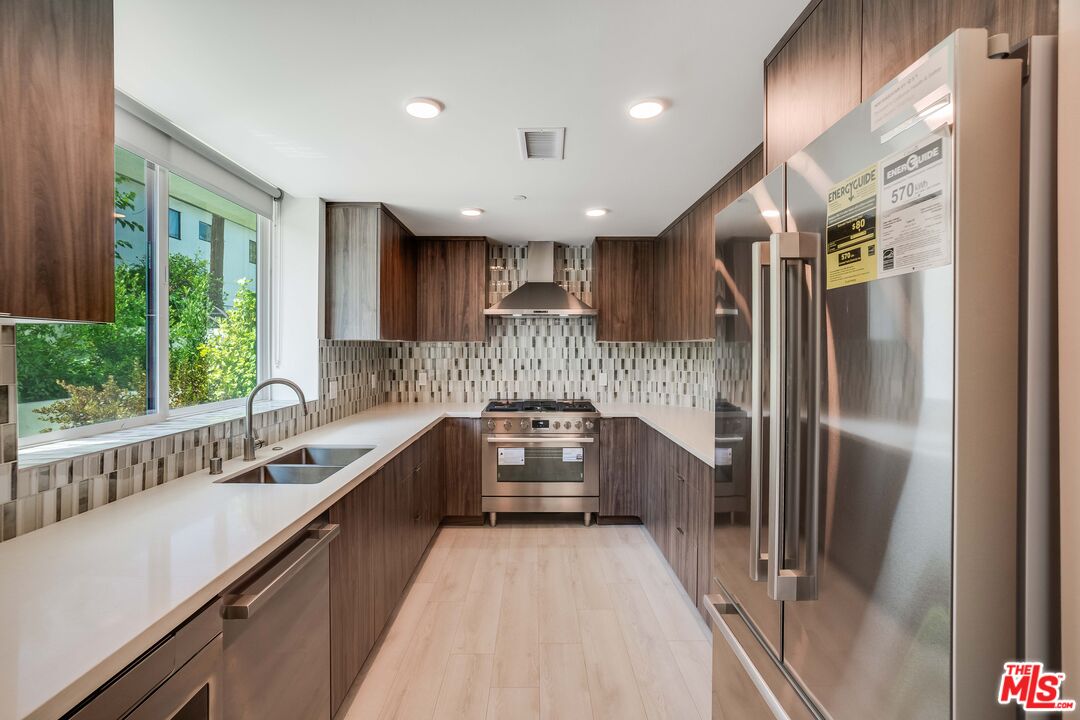 1021 S Shenandoah St Unit: 102