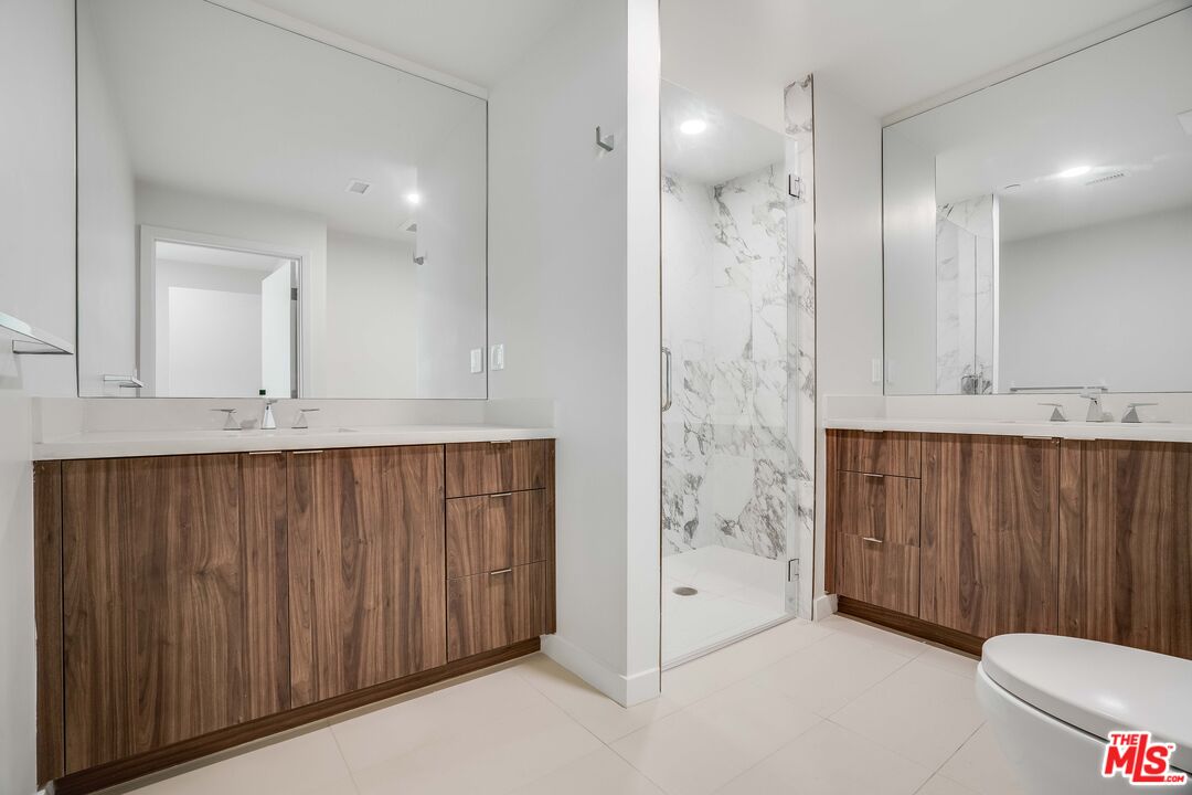 1021 S Shenandoah St Unit: 102