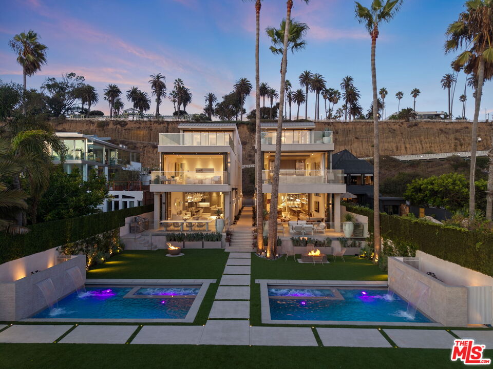 940 Palisades Beach Rd