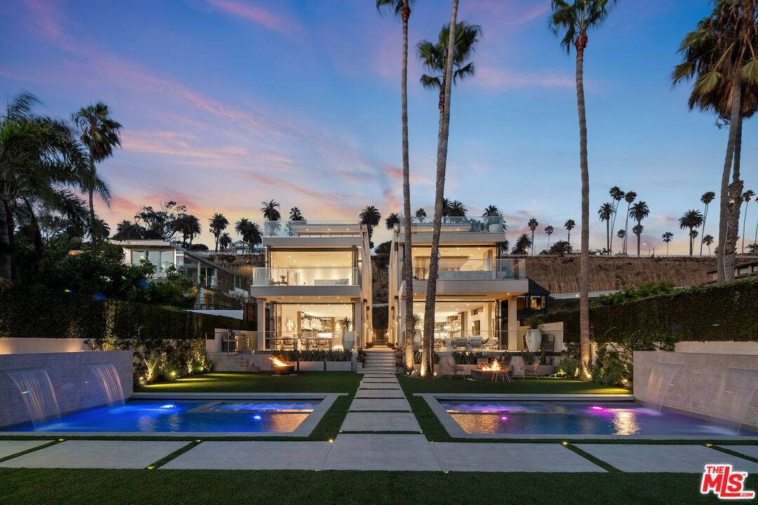 940 Palisades Beach Rd