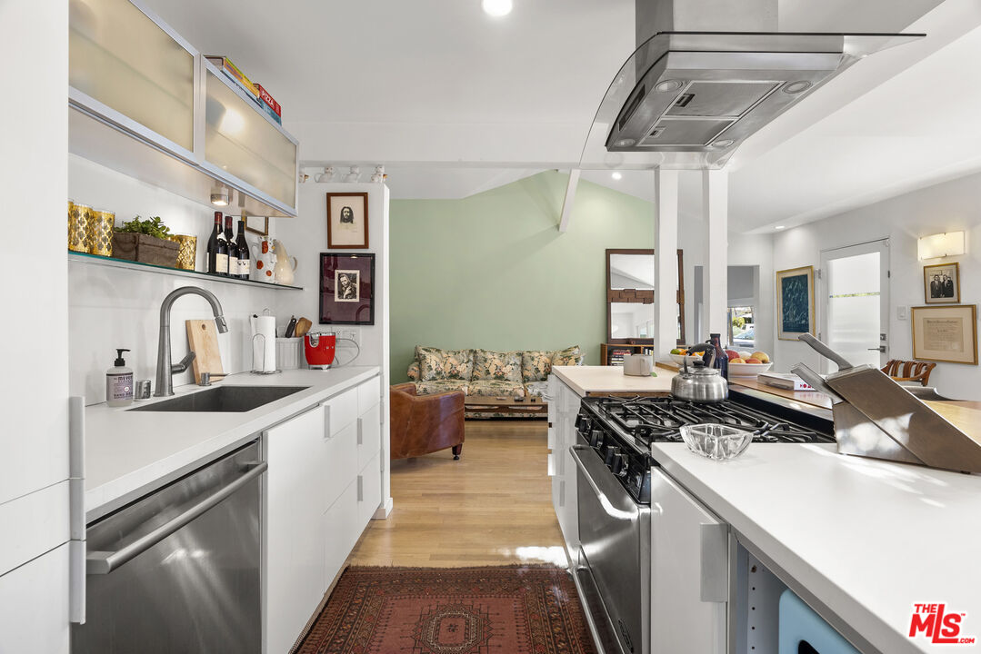 3539 Greenwood Ave