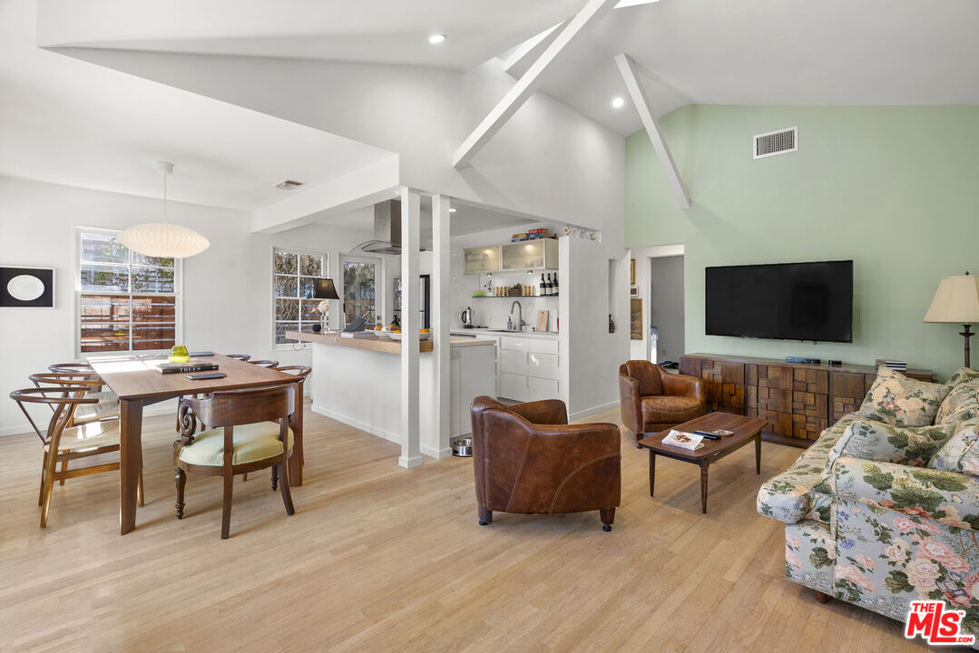 3539 Greenwood Ave