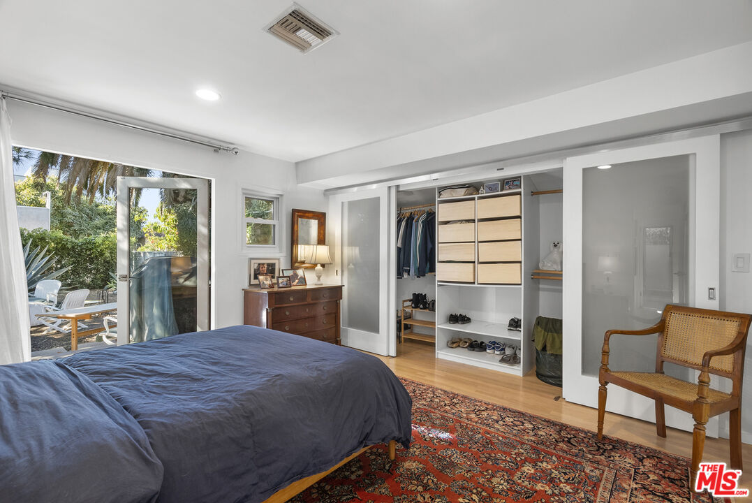 3539 Greenwood Ave