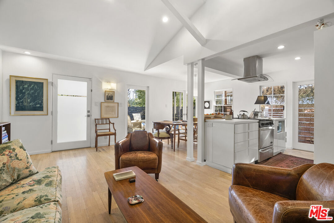 3539 Greenwood Ave