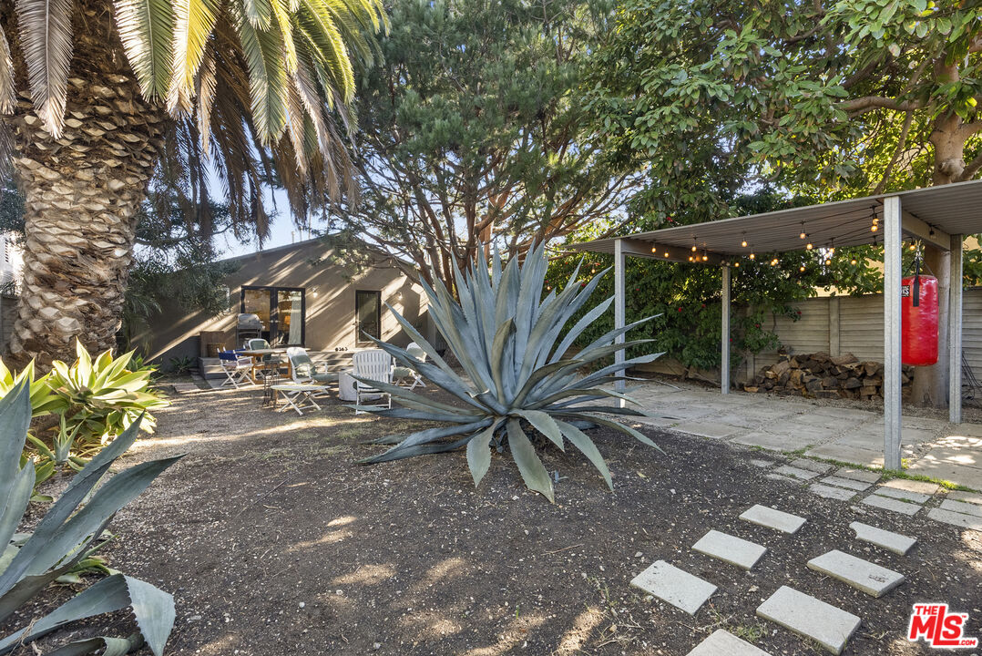 3539 Greenwood Ave