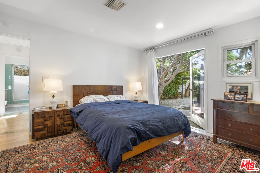 3539 Greenwood Ave