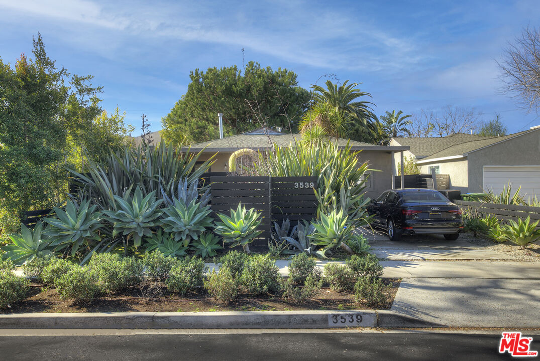 3539 Greenwood Ave