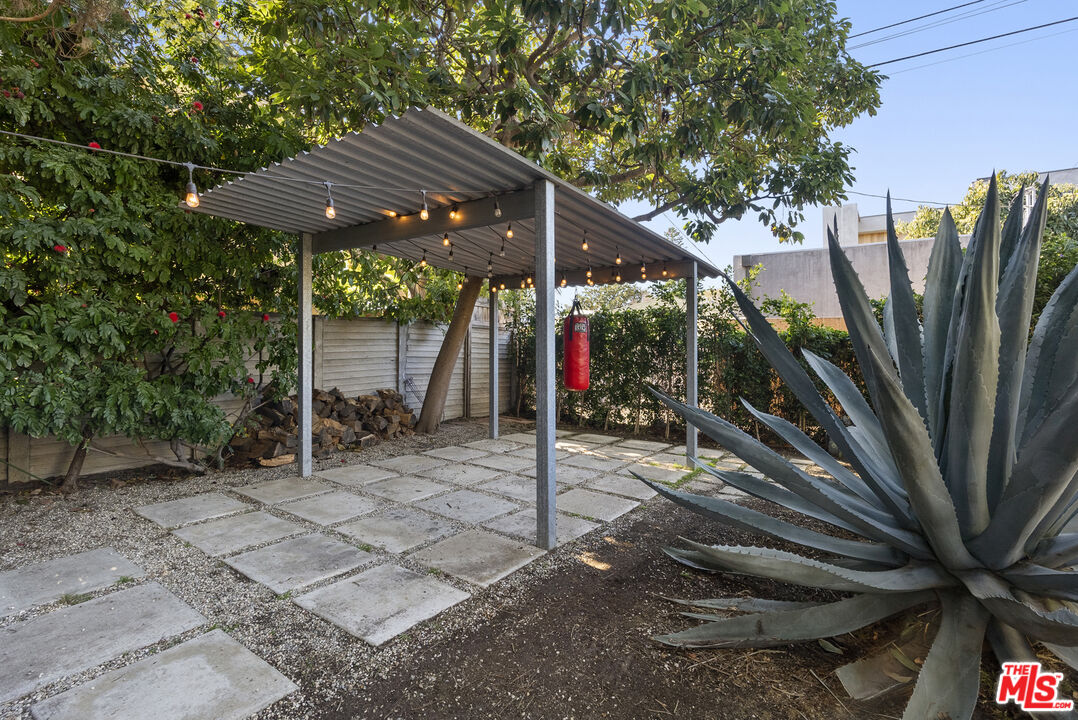 3539 Greenwood Ave