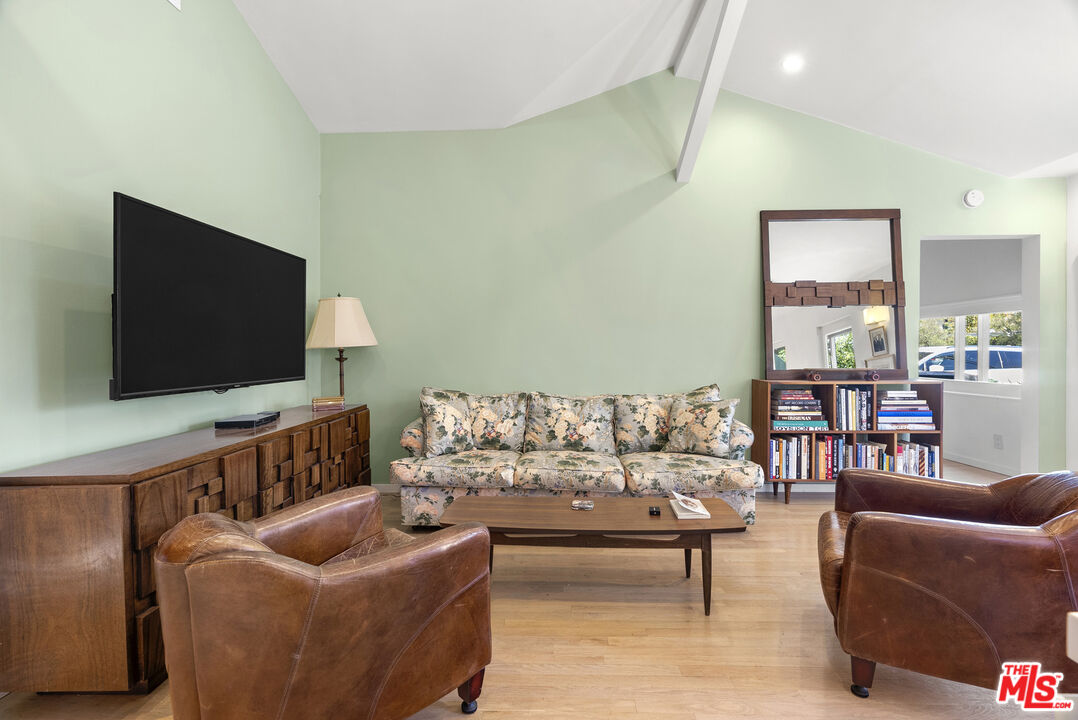 3539 Greenwood Ave