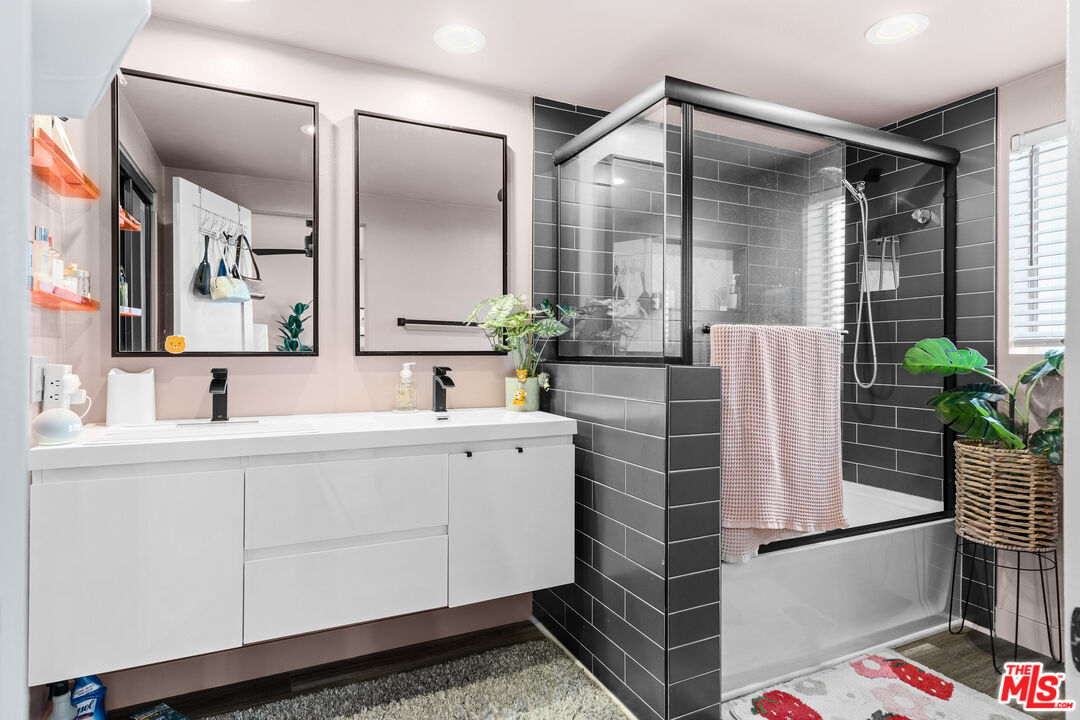 4360 Glencoe Ave Unit: 2