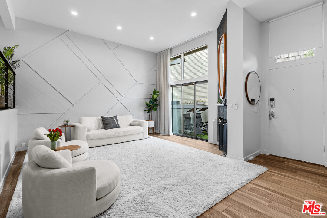 4360 Glencoe Ave Unit: 2