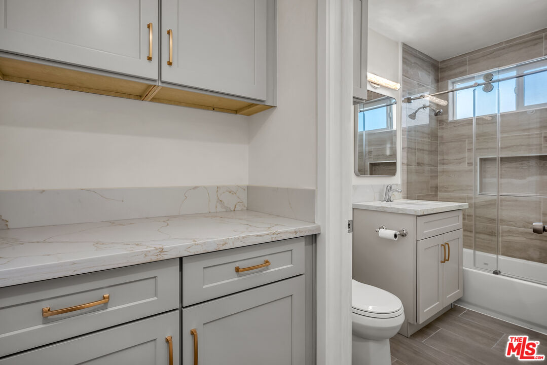 2027 Euclid St Unit: C