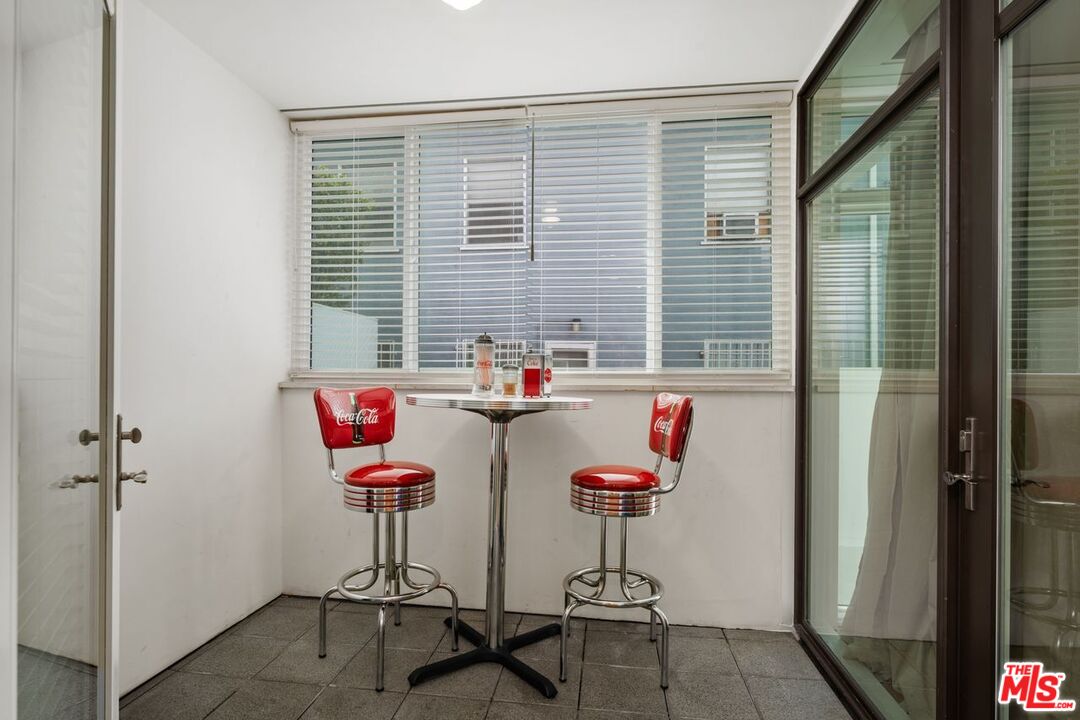 447 N Doheny Dr Unit: 102