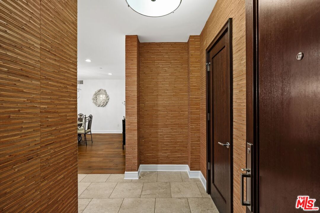 447 N Doheny Dr Unit: 102