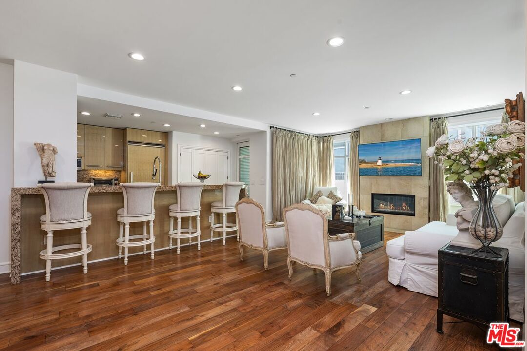 447 N Doheny Dr Unit: 102