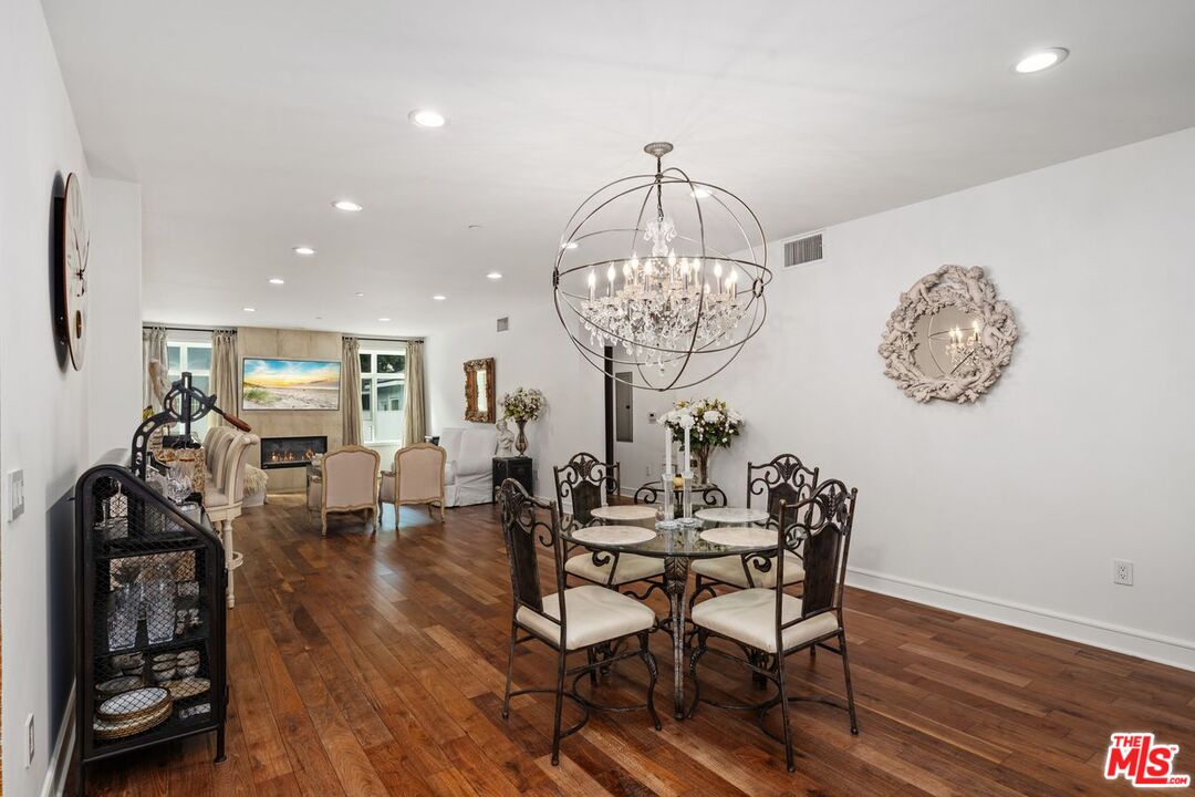 447 N Doheny Dr Unit: 102