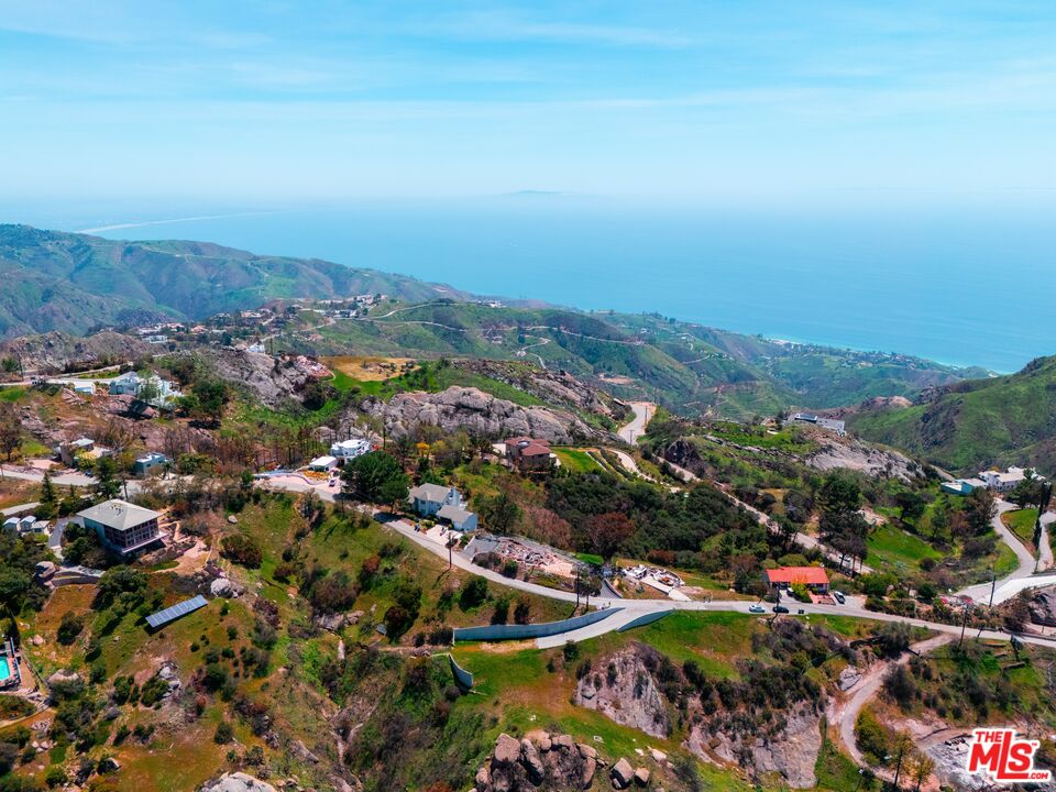 24775 W Saddle Peak Rd