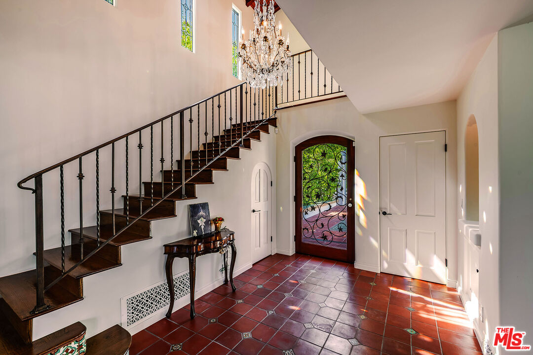 1046 Chautauqua Blvd