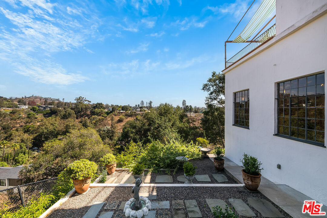 1046 Chautauqua Blvd