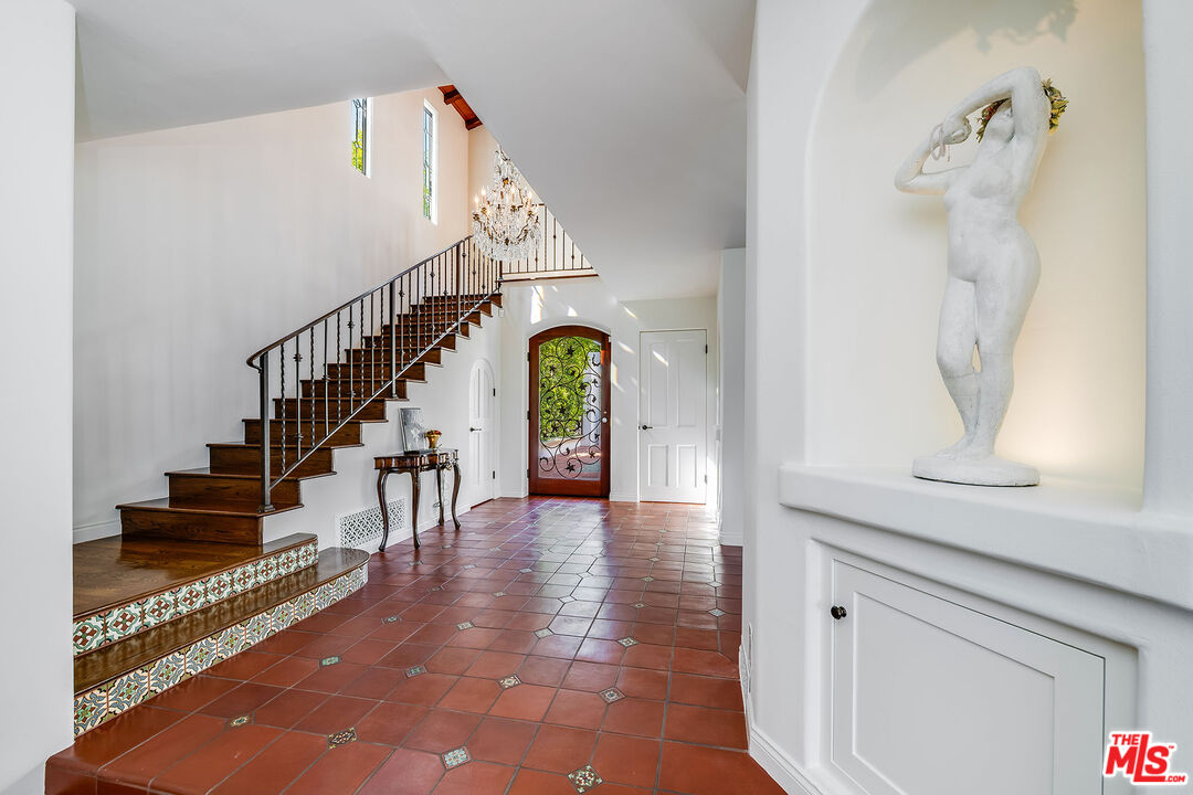 1046 Chautauqua Blvd