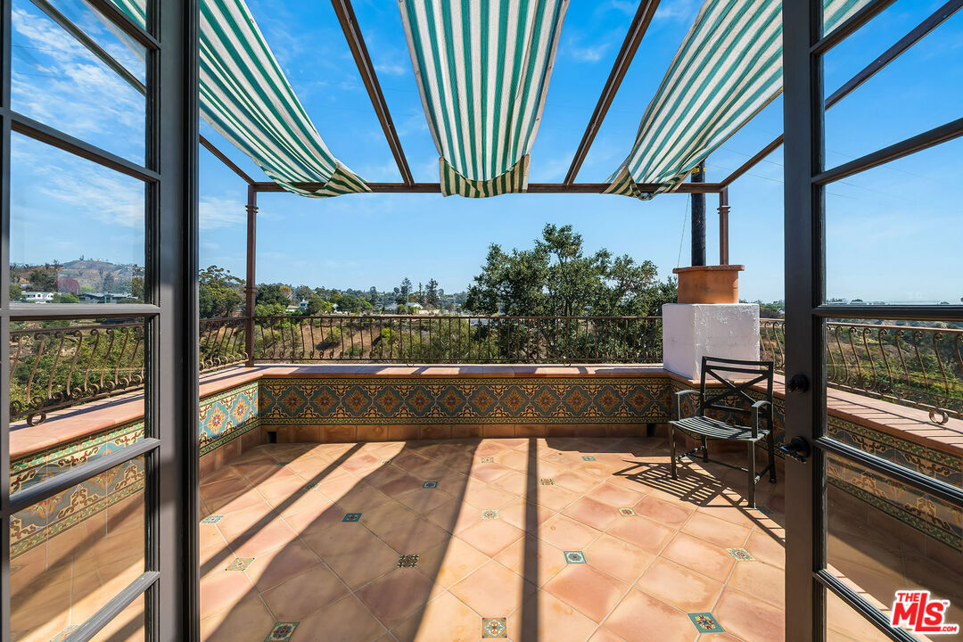 1046 Chautauqua Blvd