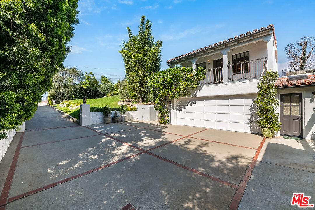 1046 Chautauqua Blvd