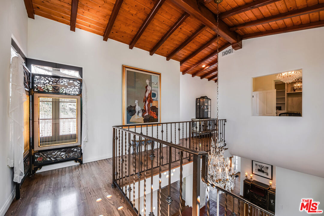 1046 Chautauqua Blvd