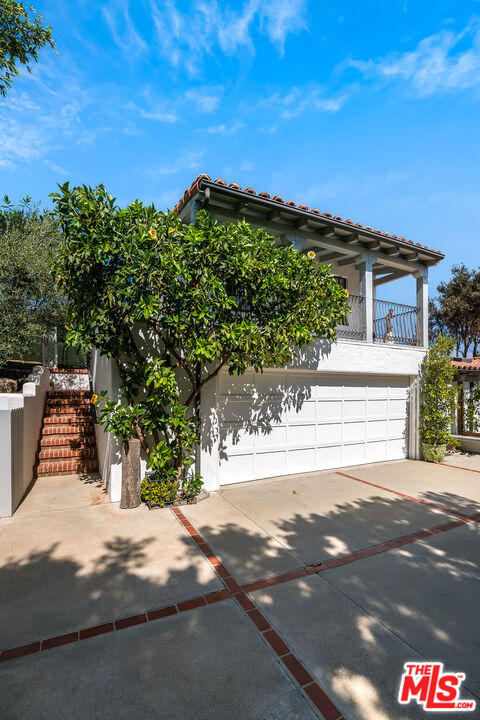 1046 Chautauqua Blvd