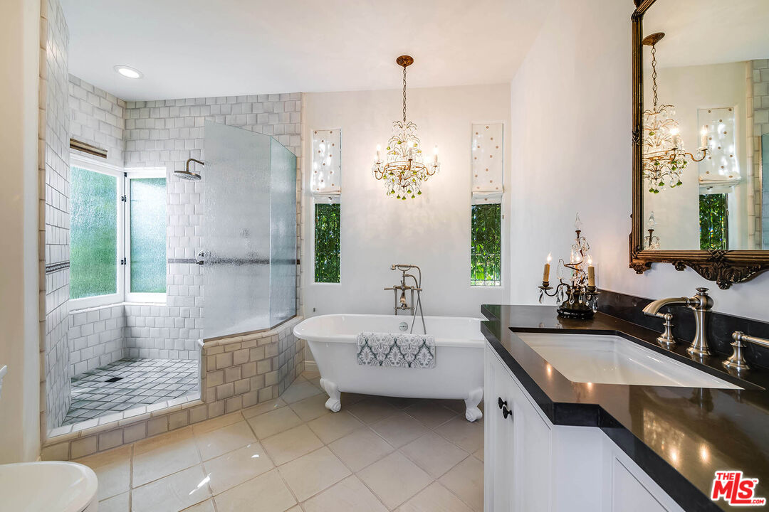 1046 Chautauqua Blvd