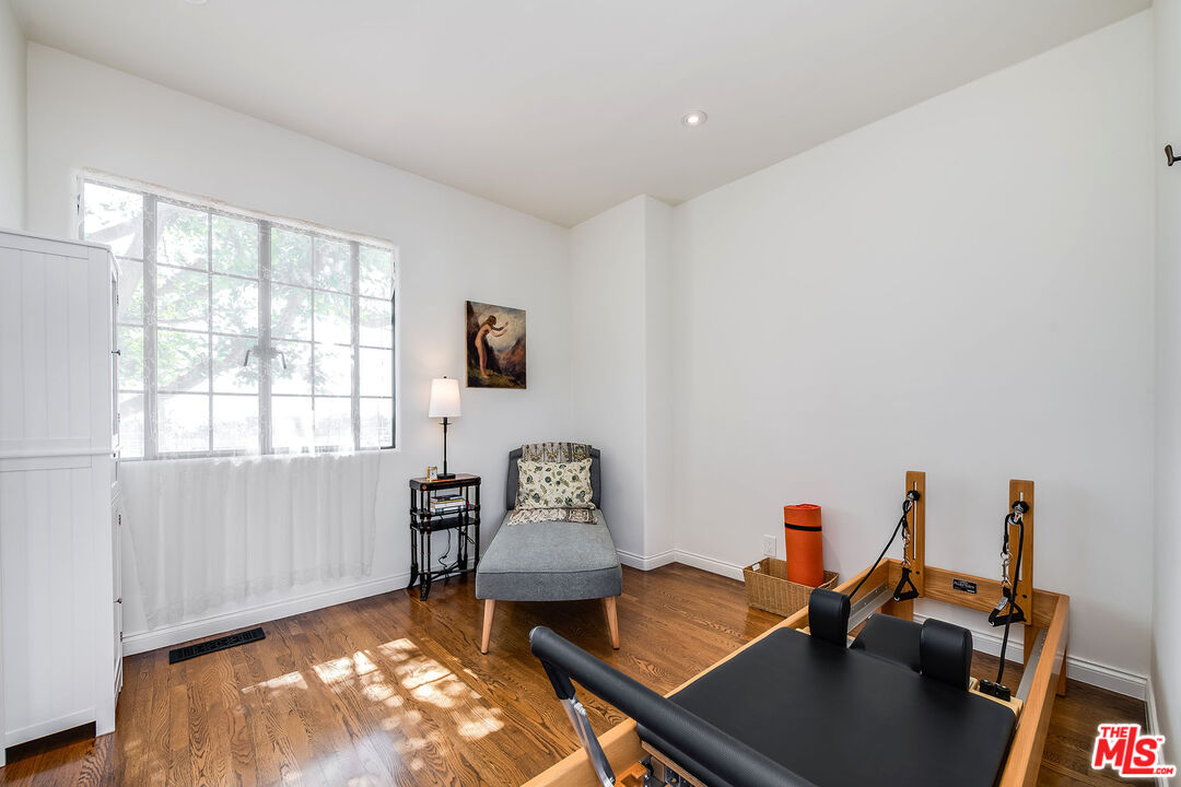 1046 Chautauqua Blvd