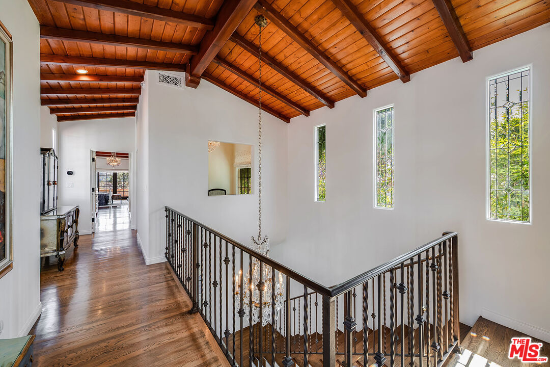 1046 Chautauqua Blvd